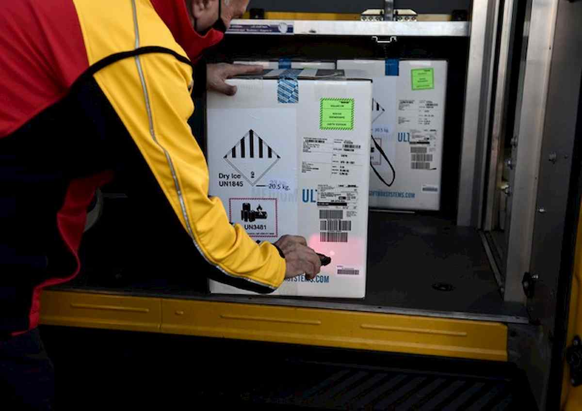 vaccino pfizer, ansa