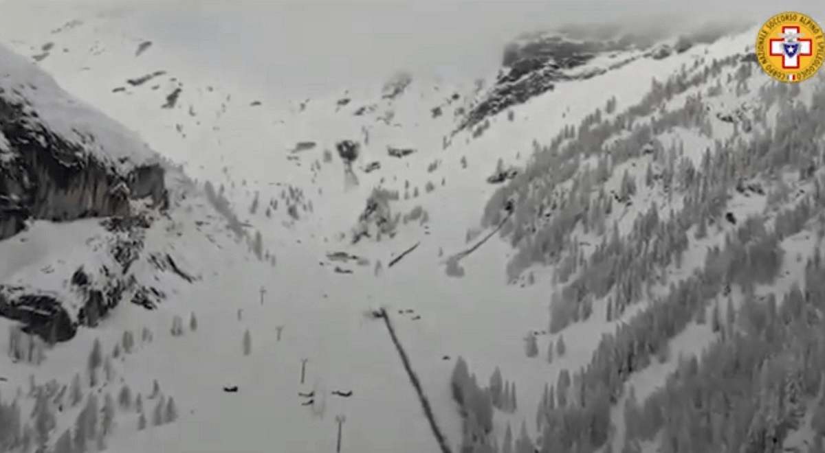 Val Sarentino, valanga di grosse dimensioni: il sindaco Christian Reichsigl la riprende carica VIDEO