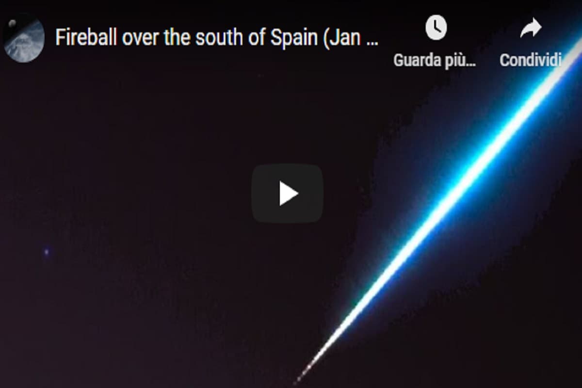 Meteora attraversa i cieli di Galizia, Castiglia e Leon in Spagna: prima la scia luminosa e poi il boato VIDEO