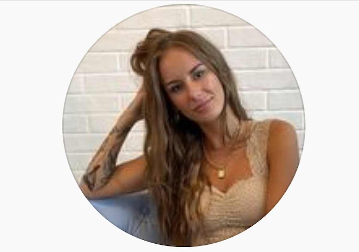 Alexis Sharkey è morta, l' influencer di 26 anni è stata strangolata. Era senza vestiti in una strada Houston