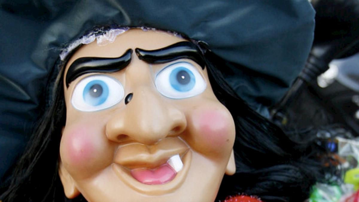 Befana, frasi auguri 'Buona Epifania 2021': le più virali su WhatsApp, Facebook gli altri social network