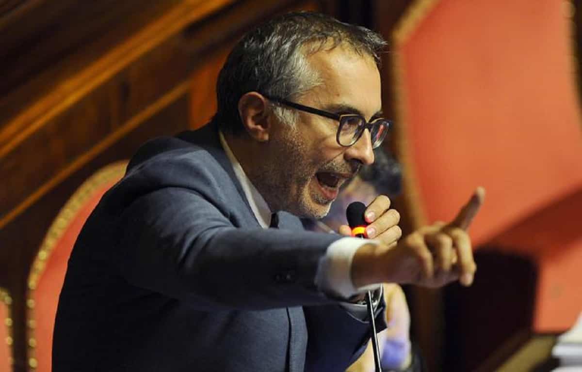 Lello Ciampolillo, chi è il senatore del Var: cannabis contro il Covid e mascherina non serve...