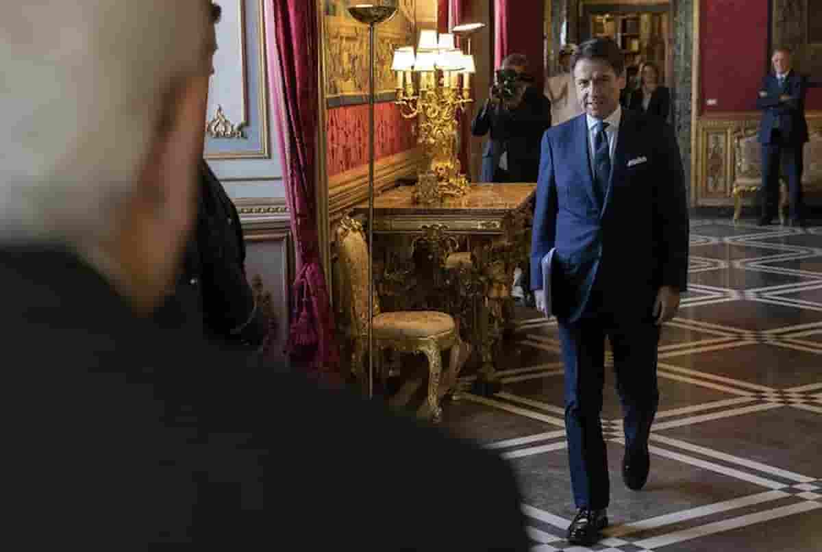 Crisi di governo, dal Conte Ter al cambio premier a elezioni: quote e percentuali. Poker per un bluff