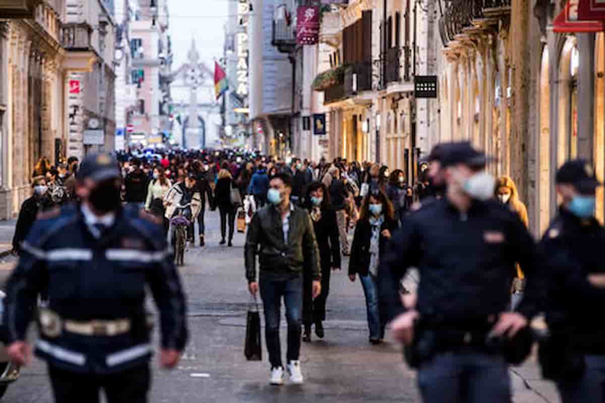 Zona gialla da lunedì in sedici regioni (comprese Lombardia e Lazio), ecco cosa si può fare e cosa no