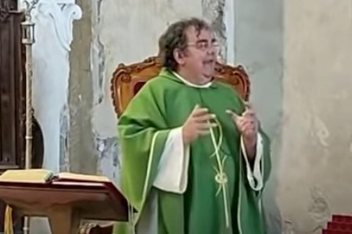 Don Pietro De Luca, il discorso show del parroco calabrese: ''Quella volta che Di Maio Mario Draghi...'' VIDEO