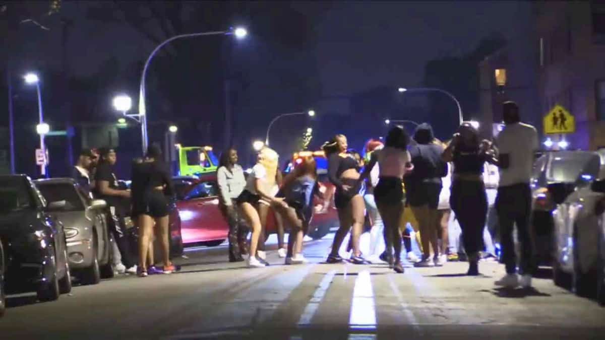 Influencer festa senza mascherina