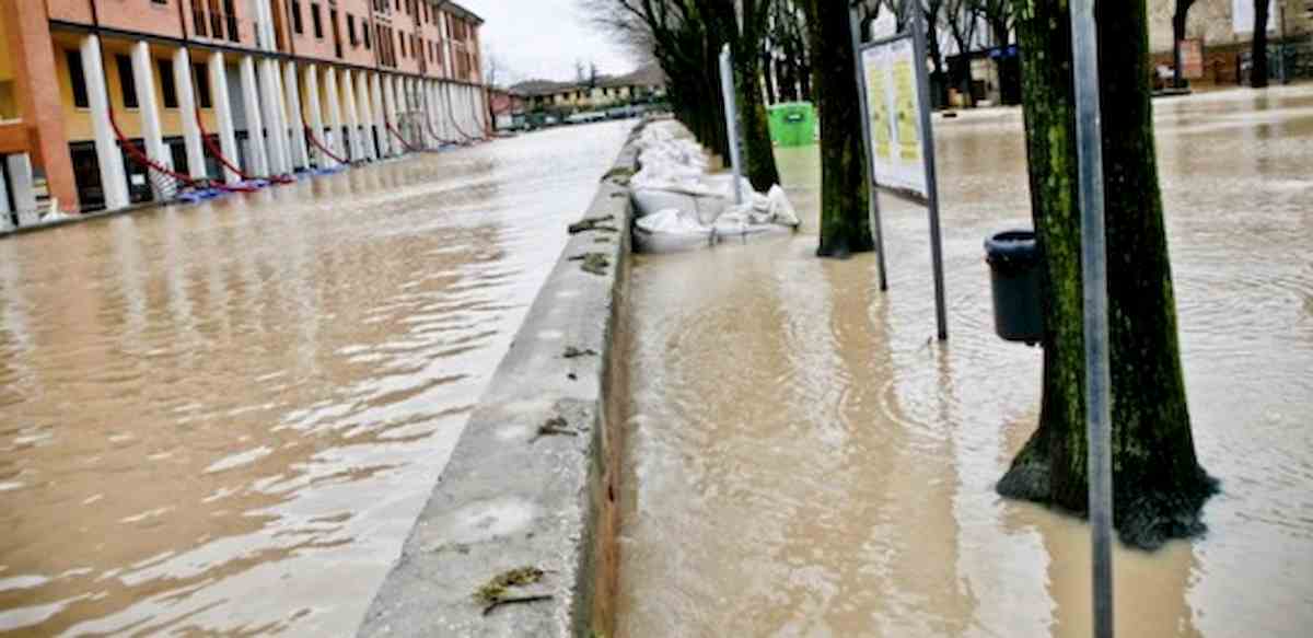 Manchester, inondazione per tempesta Cristoph: 200 abitazioni evacuate, allagamenti e disagi Regno Unito