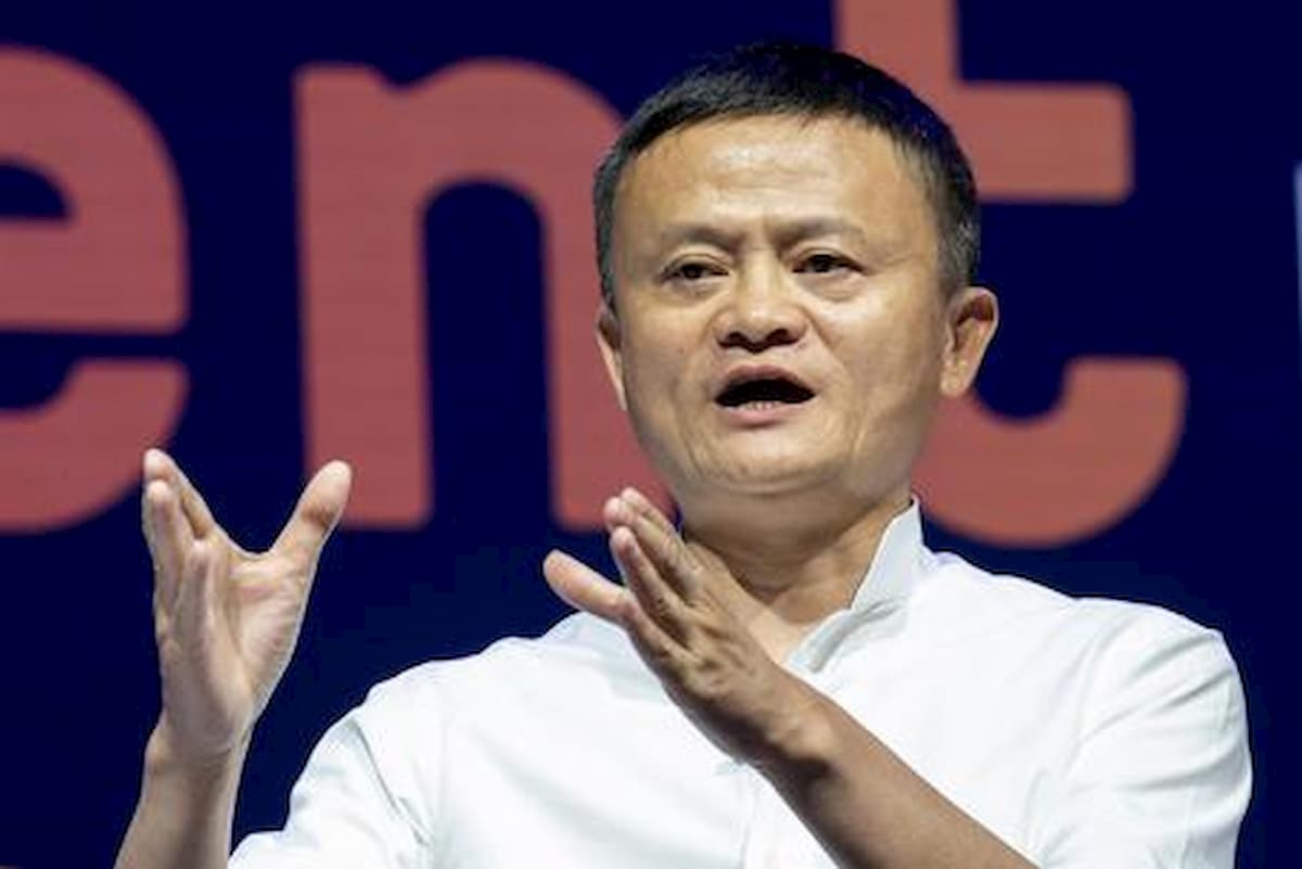 Jack Ma, fondatore Alibaba riappare dopo tre mesi (in conferenza stampa). Il titolo vola Borsa