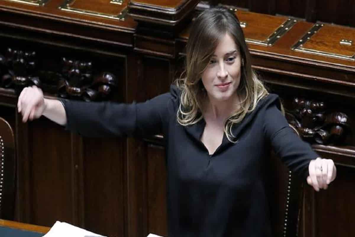 Giulio Berruti andrà all'Isola dei Famosi e chiederà a Maria Elena Boschi di sposarlo in diretta? Ecco la verità