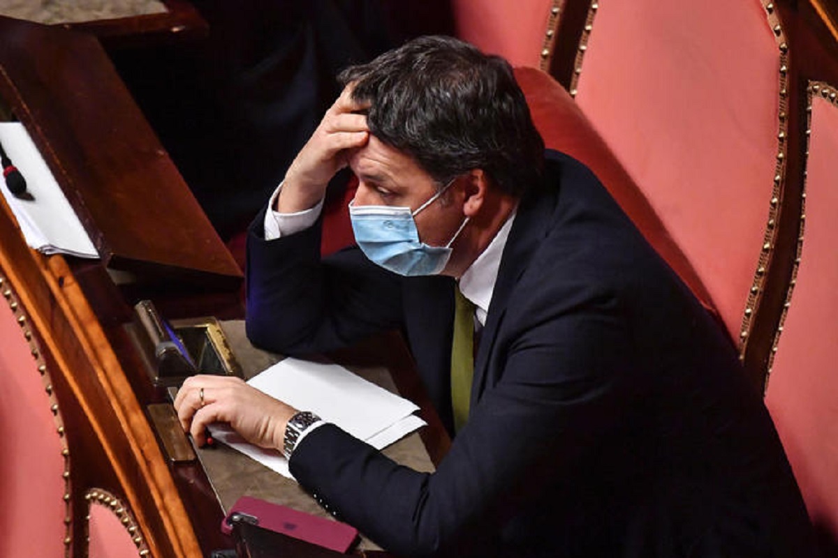 Matteo Renzi al Senato: "Mercato indecoroso di poltrone. Serve un governo più forte"