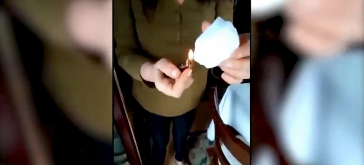 Negazionisti della neve in Spagna: “È di plastica, ci stanno prendendo in giro”. Il VIDEO virale