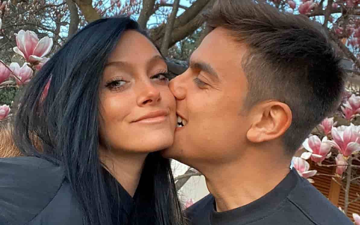 Oriana Sabatini, la modella compagna di Paulo Dybala confessa: "Credo di essere bisessuale"