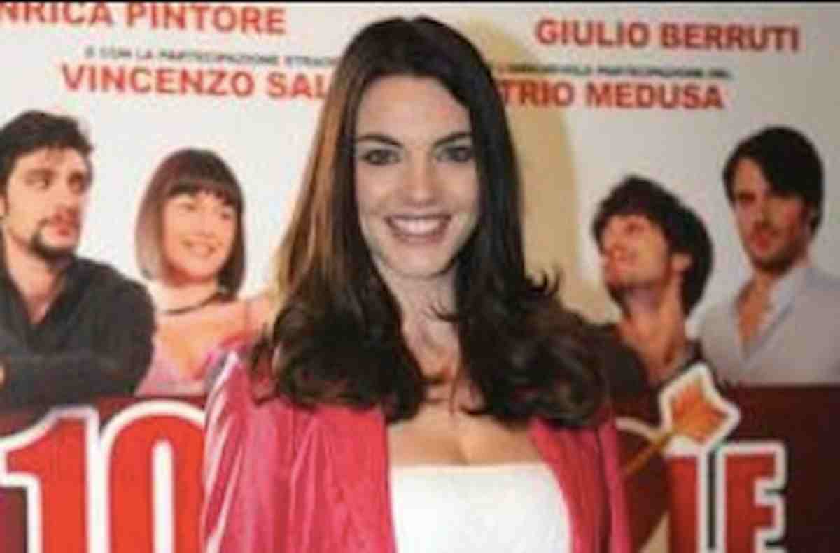 Enrica Pintore chi è: marito, figli, età, vita privata, carriera, l'attrice ospite Oggi è un altro giorno