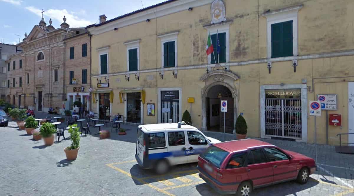 Pollenza bomba carta vicesindaco