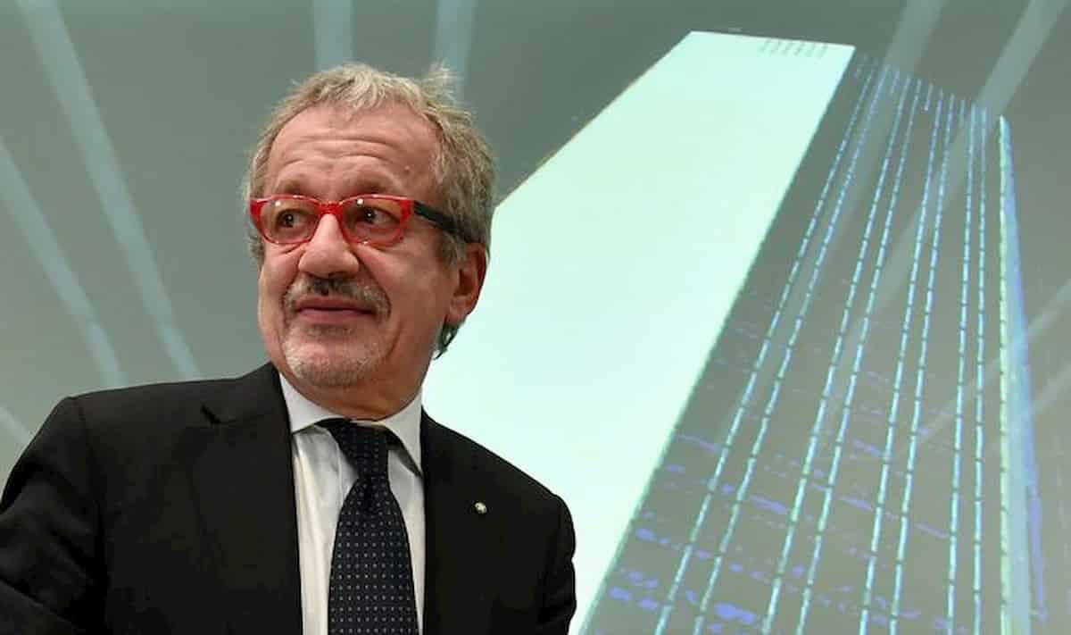 Roberto Maroni, malore in casa a Lozza: cade, sbatte la testa e finisce in ospedale in osservazione