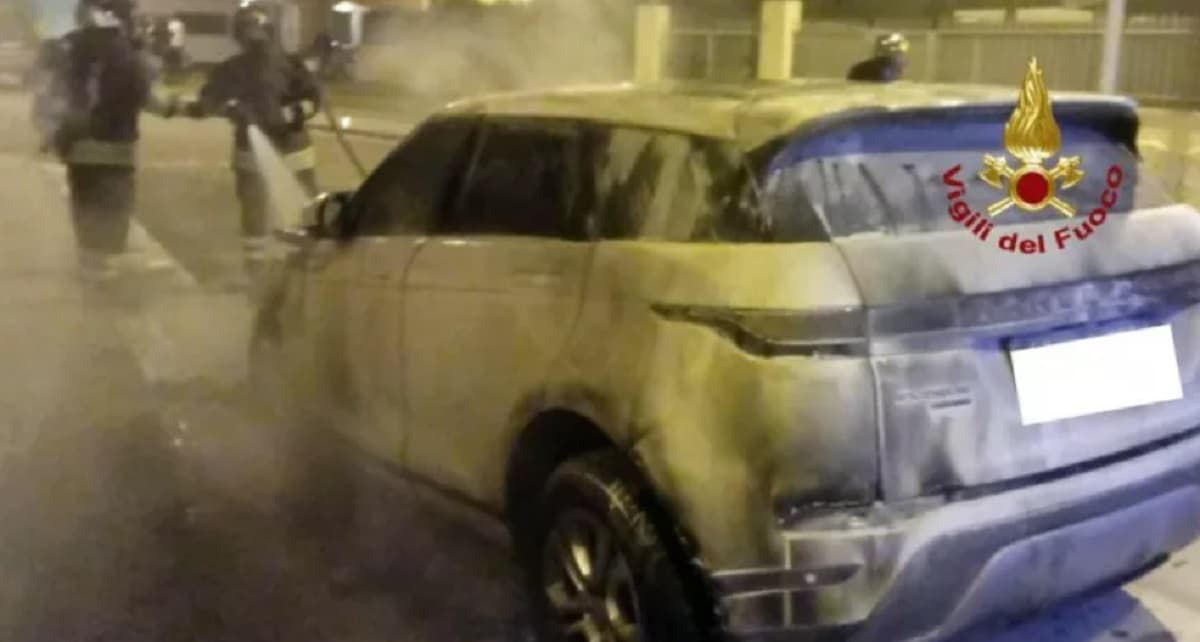 Serena Enardu, bruciata ancora una volta a Cagliari l'auto della showgirl ex Temptation Island