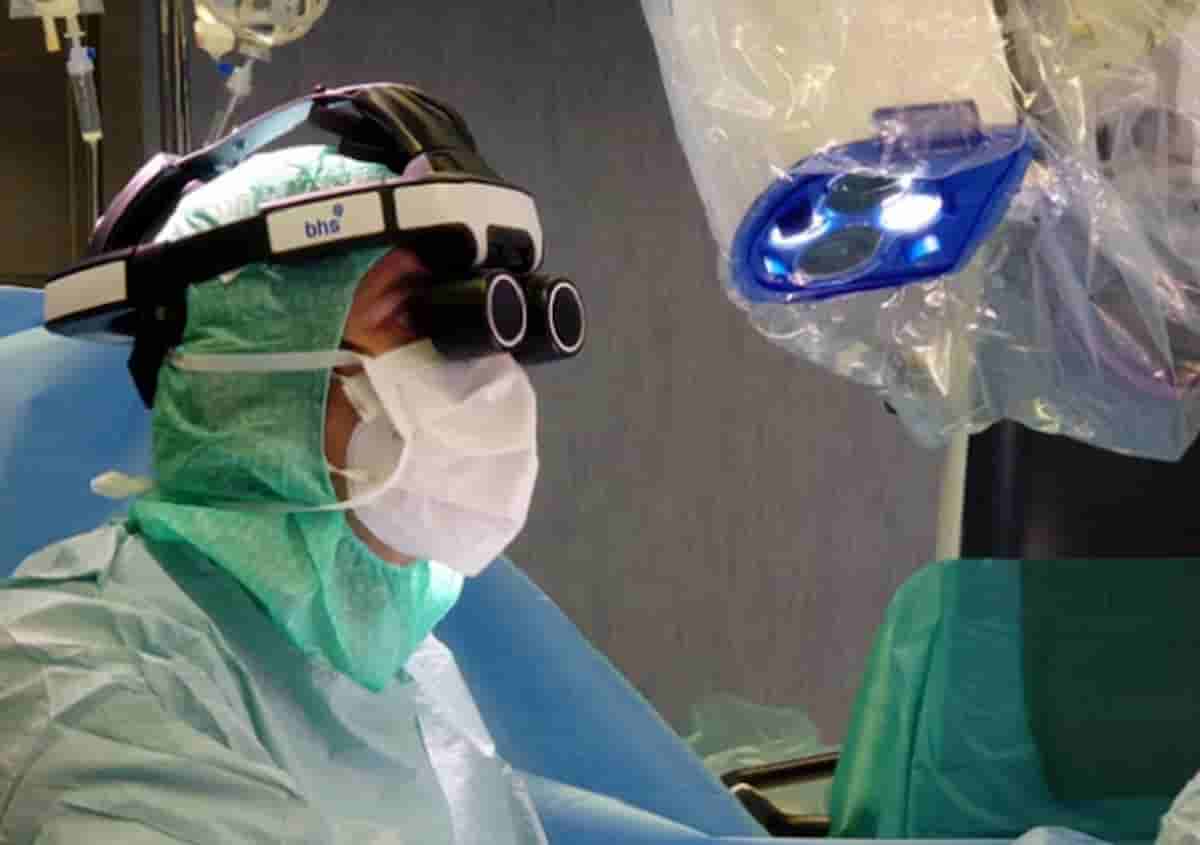 Torino: dito del piede al posto del dito della mano, l'intervento innovativo con la tecnica del Robotic Scope