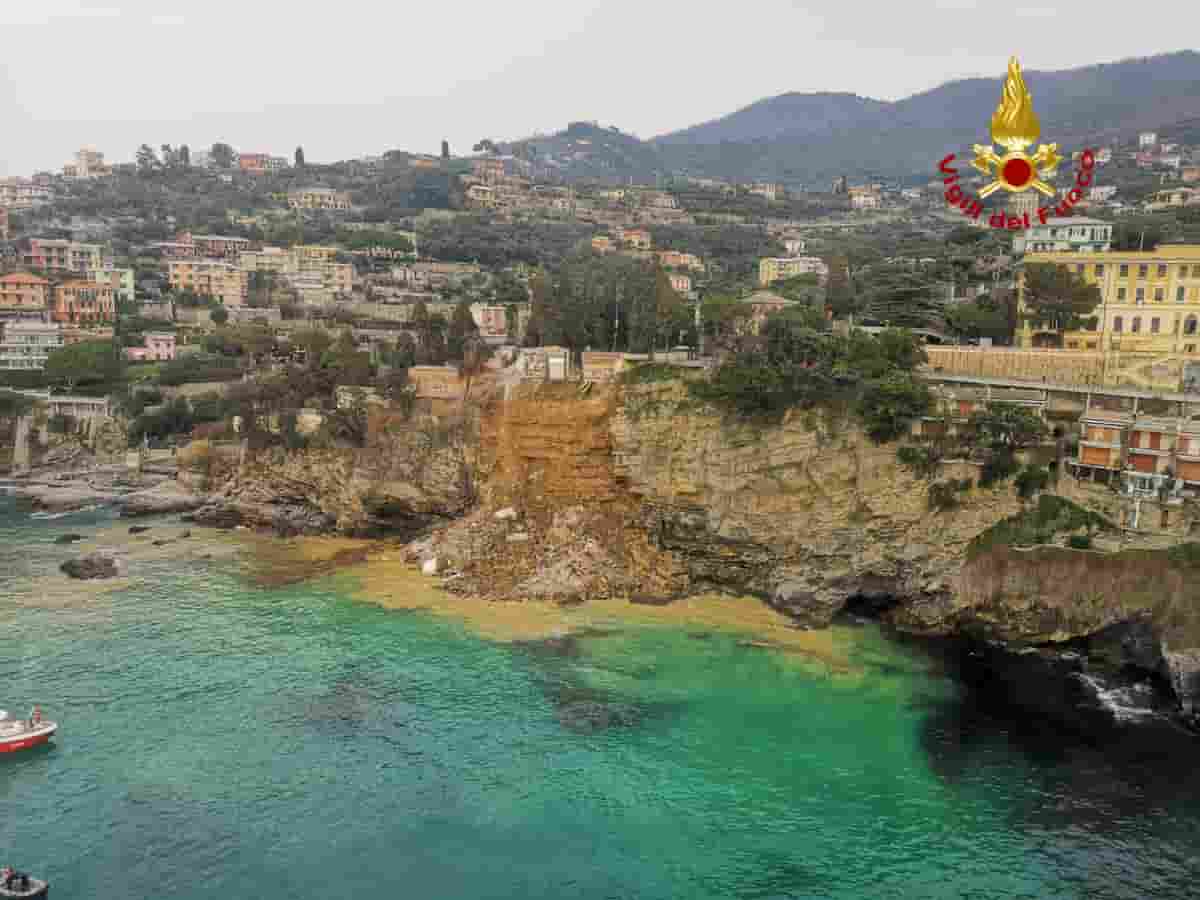 Camogli, frana il cimitero: duecento bare finiscono in mare. "Negli ultimi giorni uditi strani scricchiolii"