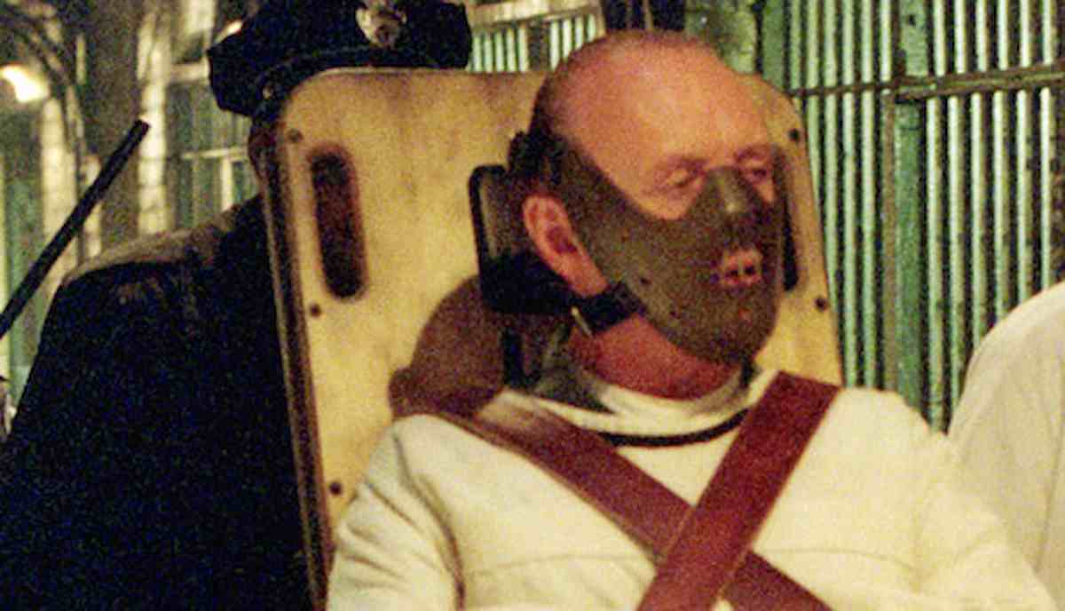 Il cannibale russo di Arkhangelsk condannato all'ergastolo: ha ucciso e cucinato tre amici mentre erano ubriachi