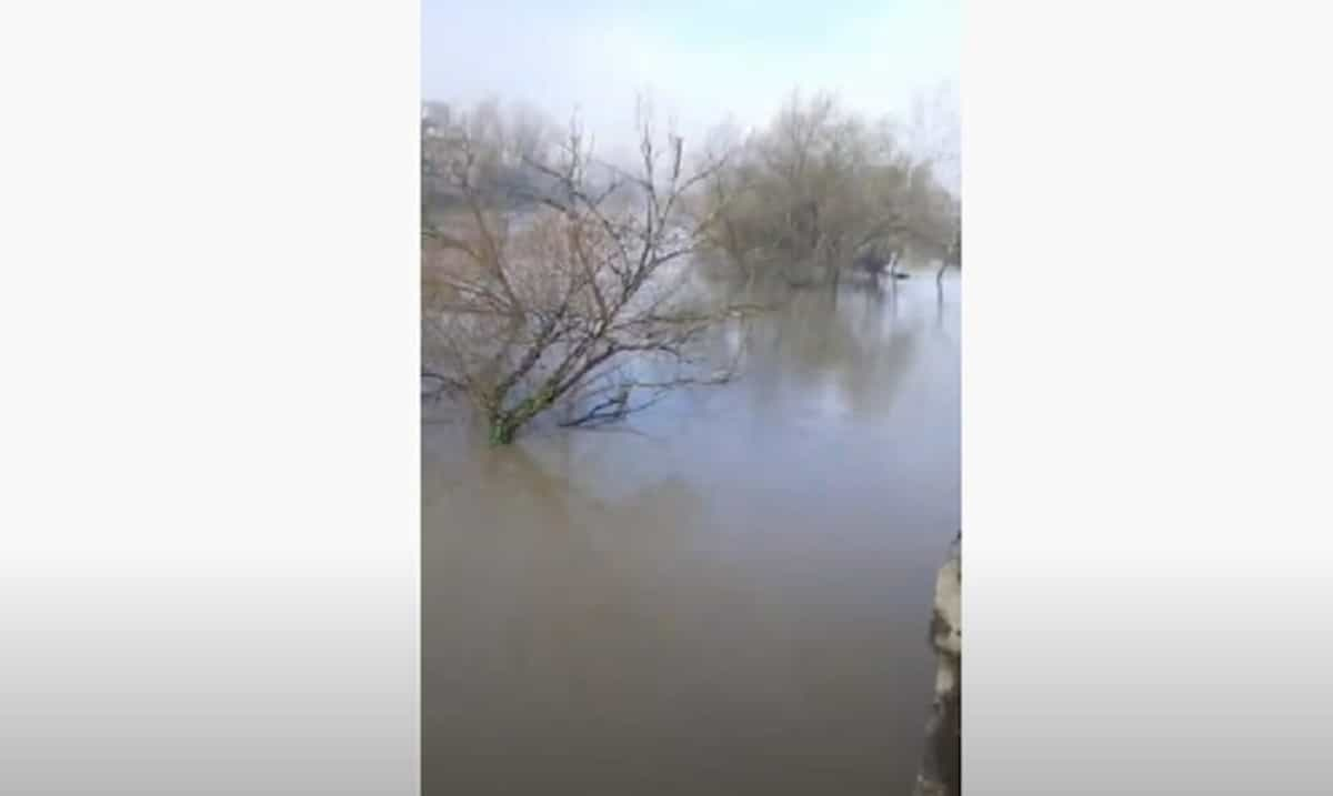 Capua: scuole chiuse per l'esondazione del fiume Volturno: allerta meteo in Campania continua