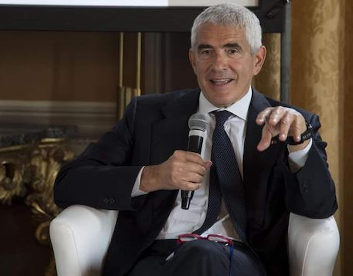 Pier Ferdinando Casini positivo al Covid: l'annuncio in diretta a L'Aria che tira di Myrta Merlino