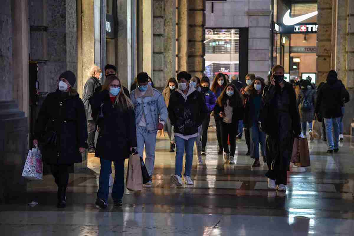 Colori Regioni, monitoraggio Iss: 16 in giallo, anche Sardegna. Rt nazionale resta a 0.84 ma "a casa il più possibile"