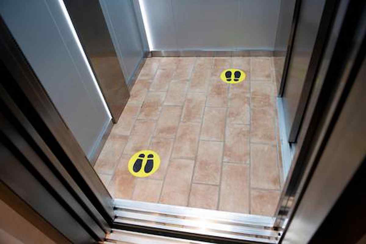 Covid in condominio: a Bilbao 33 positivi e 5 morti per l'uso di due ascensori in comune