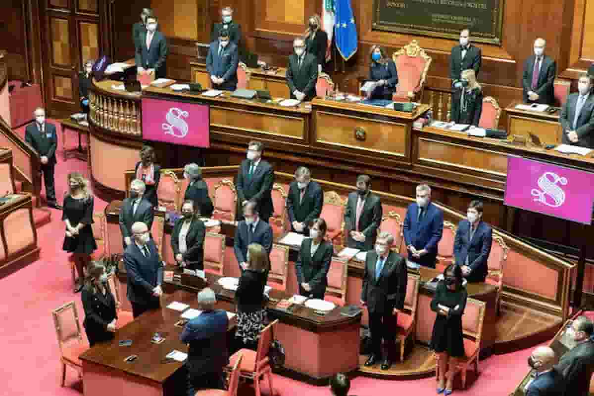 Draghi fiducia in Senato con 262 voti, 19 in meno della "quota Monti": M5s, 15 dissidenti e 8 assenti