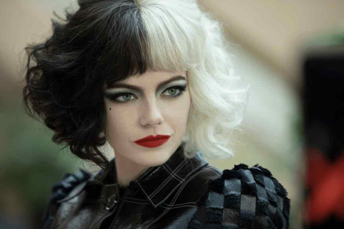 Emma Stone è Crudelia De Mon nel nuovo film Disney: in versione stilista punk nella Londra anni Settanta
