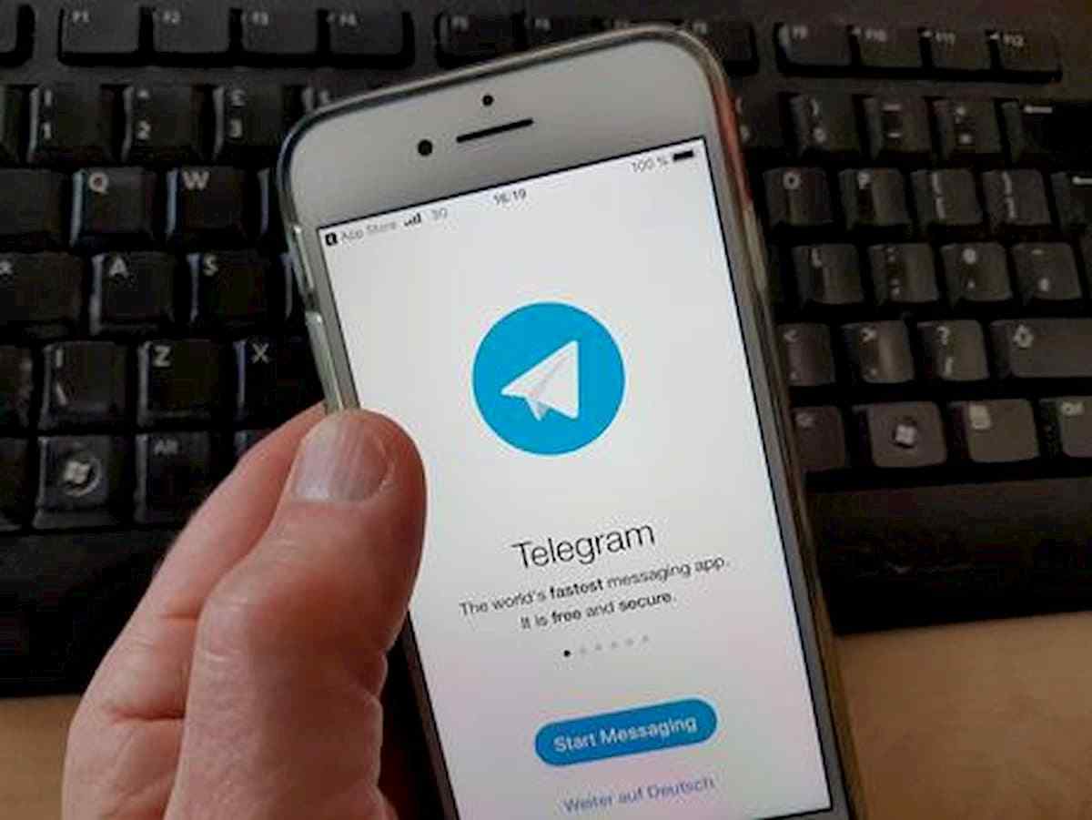 Giornali e libri pirata in Pdf su Telegram: sequestrati 10 siti e chiusi 329 canali