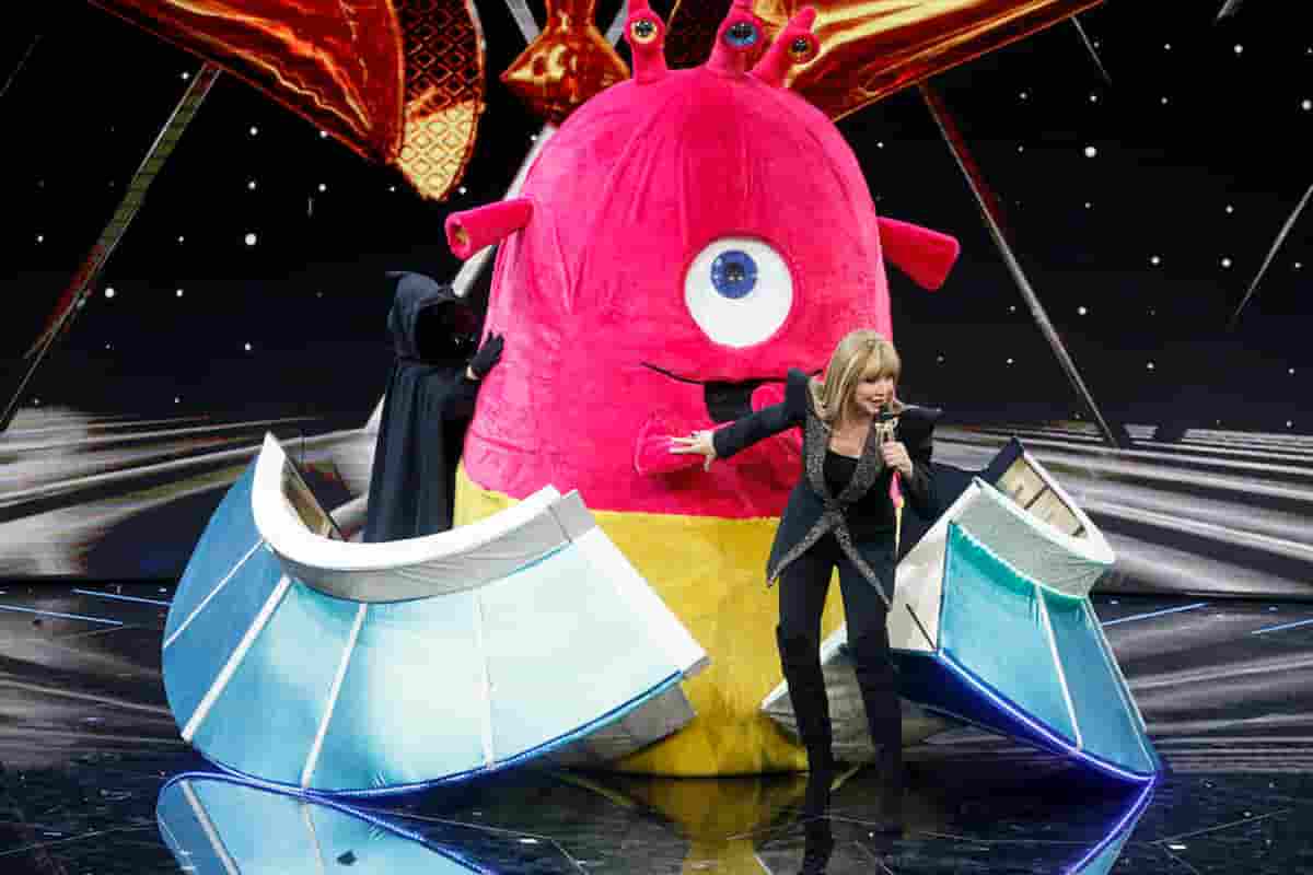 Il Cantante Mascherato, anticipazioni puntata oggi venerdì 5 febbraio: Farfalla Silvia Mezzanotte o Anna Tatangelo? Baby Alieno...