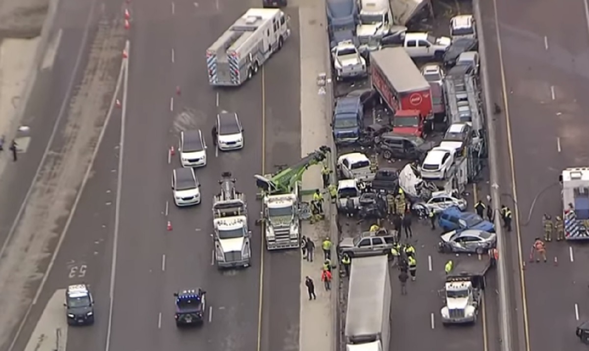 Incidente record in Texas, 133 veicoli coinvolti, 6 morti e 65 feriti: tamponamento mai visto prima VIDEO