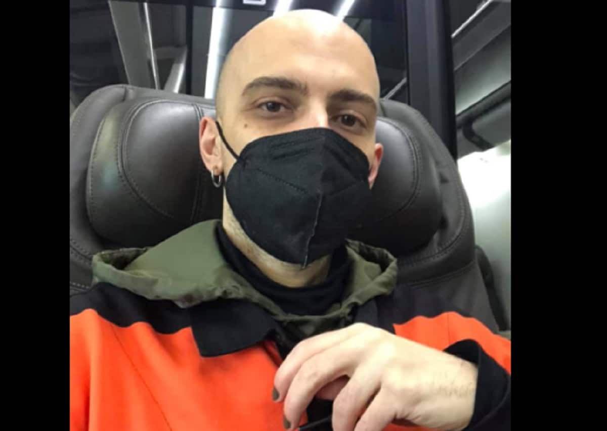 Jonathan Bazzi chi è, età, compagno, vita privata e biografia dello scrittore ospite di Oggi è un altro giorno