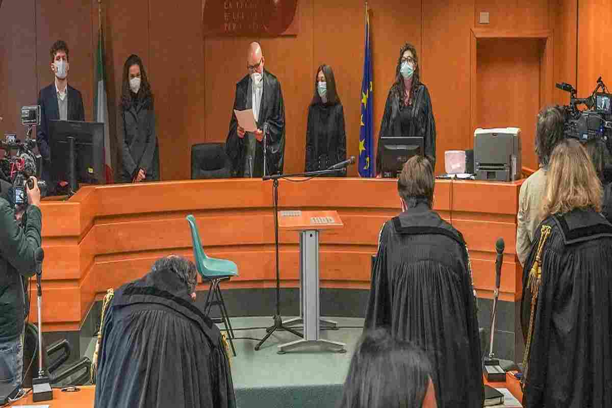 Maestra d'asilo, revenge porn foto ansa