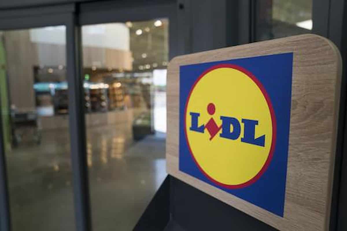 Esplosione allo stabilimento Lidl di Neckarsulm: un pacco bomba fa diversi feriti. Cento persone evacuate