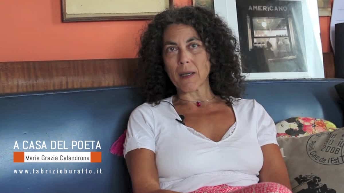 Maria Grazia Calandrone chi è, età e carriera della poetessa ospite di Oggi è un altro giorno