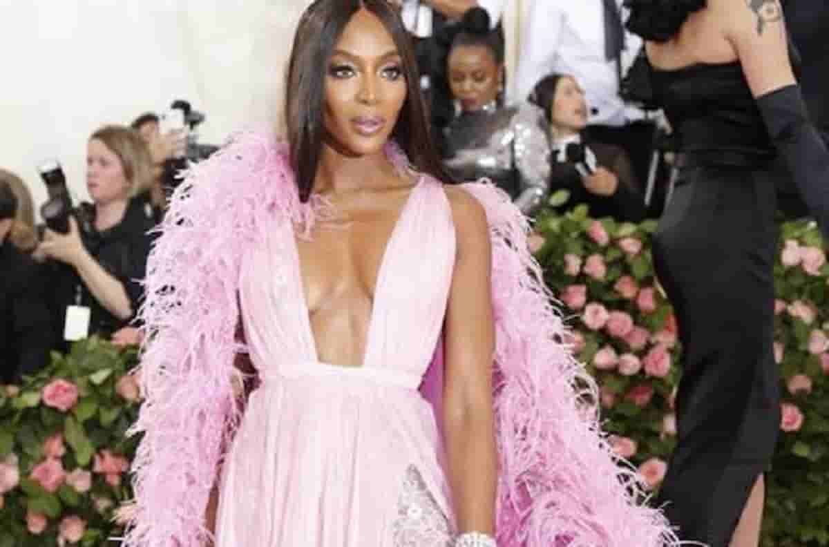 Naomi Campbell non va al Festival di Sanremo per paura del Covid: Vittoria Ceretti prende il suo posto