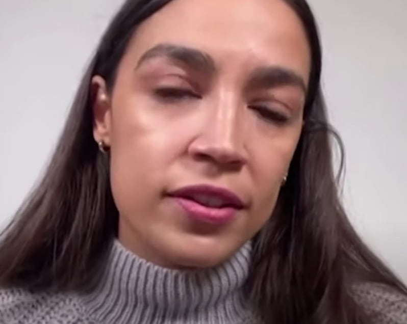 Alexandria Ocasio-Cortez, la confessione in diretta video: "Sono sopravvissuta ad una aggressione sessuale"