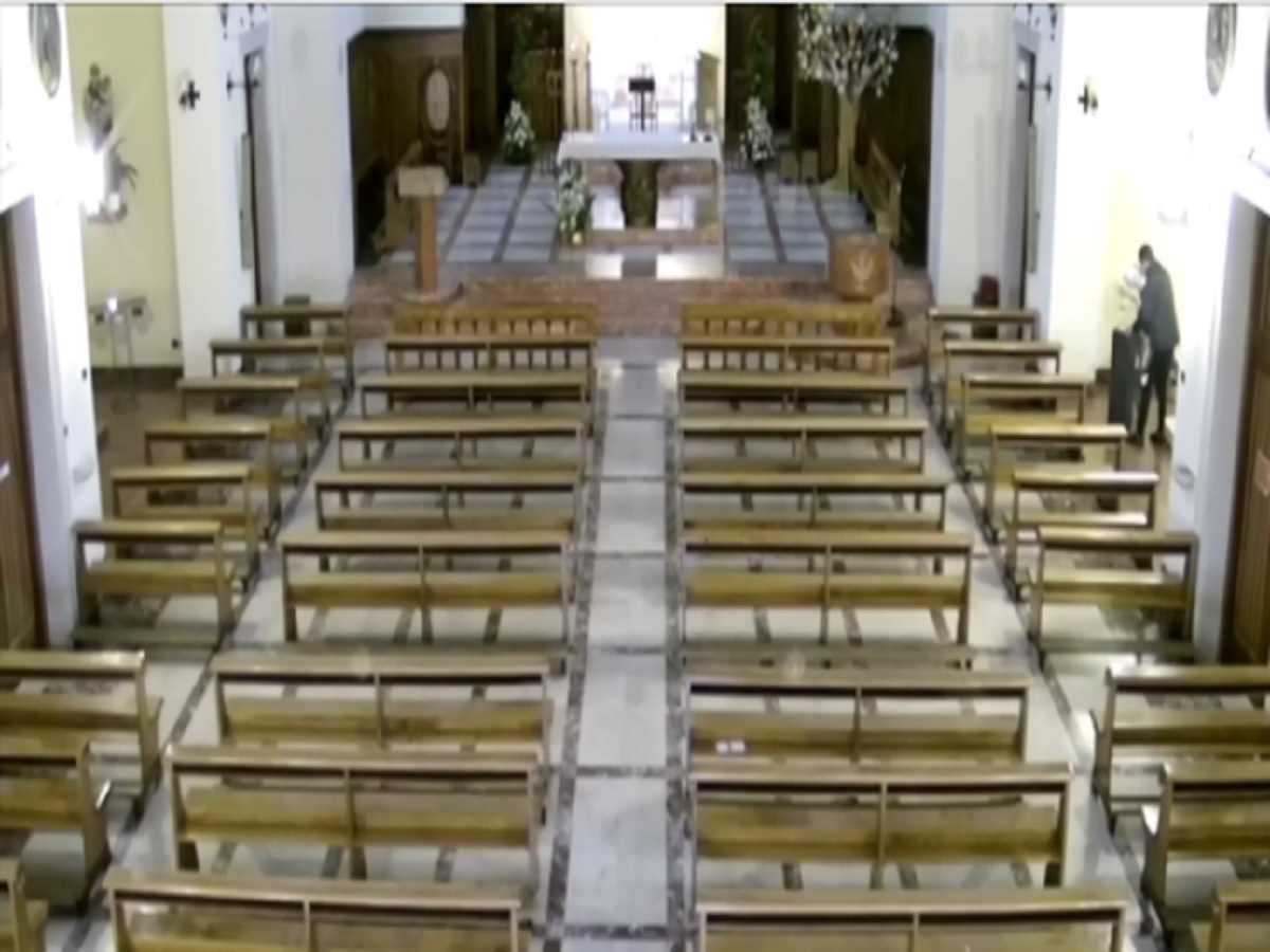 padova, ruba le offerte