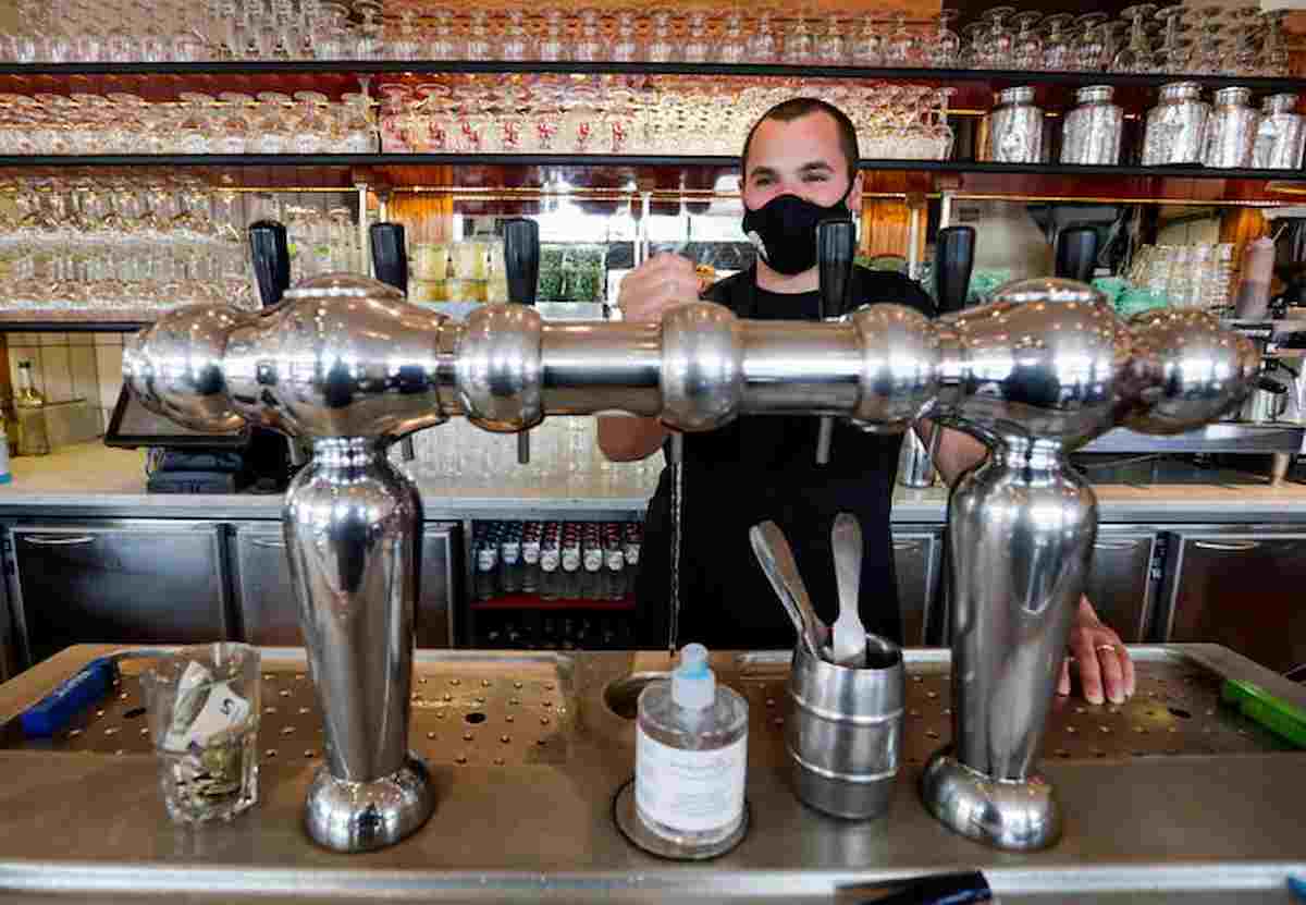 pub ai tempi del covid, ansa