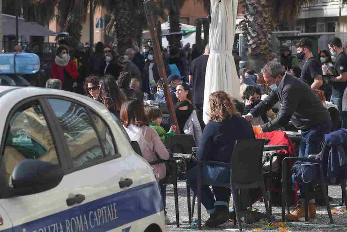 Roma, primo sabato giallo: tutti al parco e al ristorante, chiusure in via del Corso e piazze della movida
