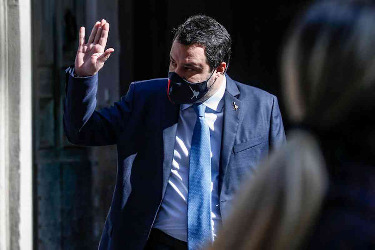 Riaperture, Salvini va da Draghi. Patuanelli e Bonaccini d'accordo: "Ragionevole aprire ristoranti la sera"