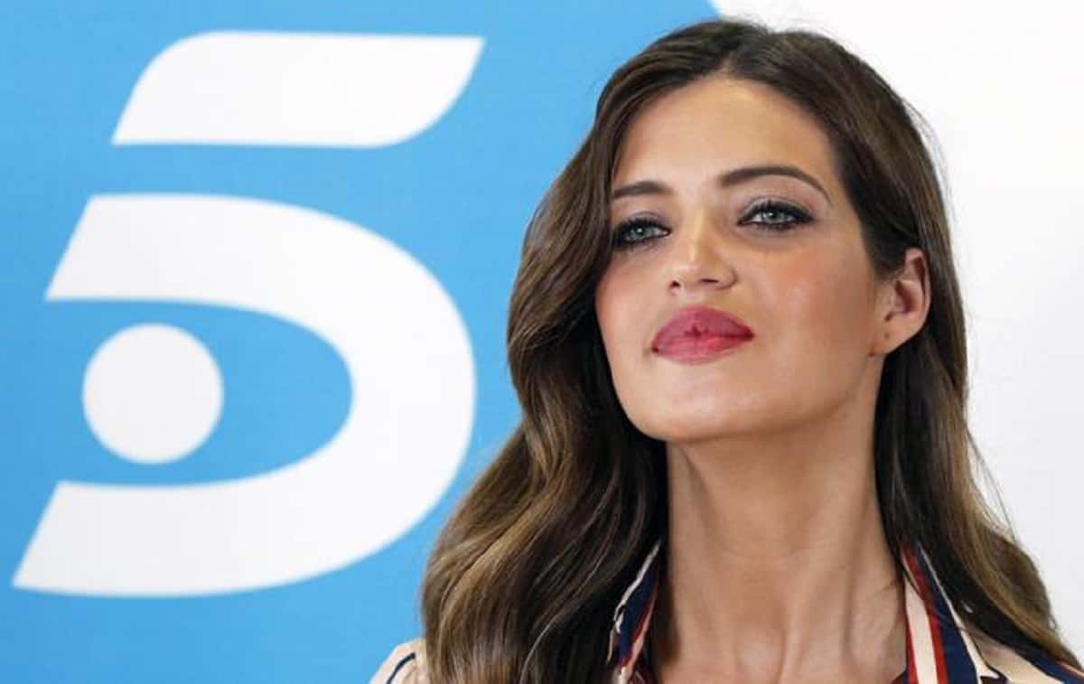 Sara Carbonero, ricaduta tumore alle ovaie: la giornalista ricoverata di nuovo in ospedale