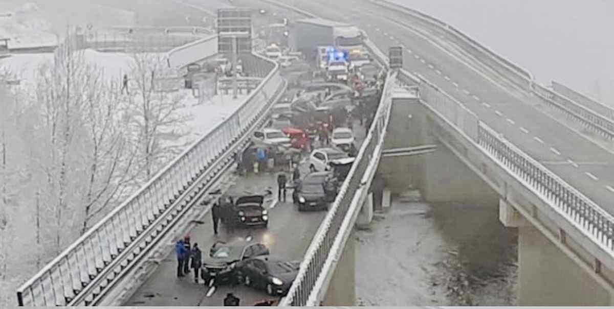 Maxi tamponamento in val di susa visto dall'alto