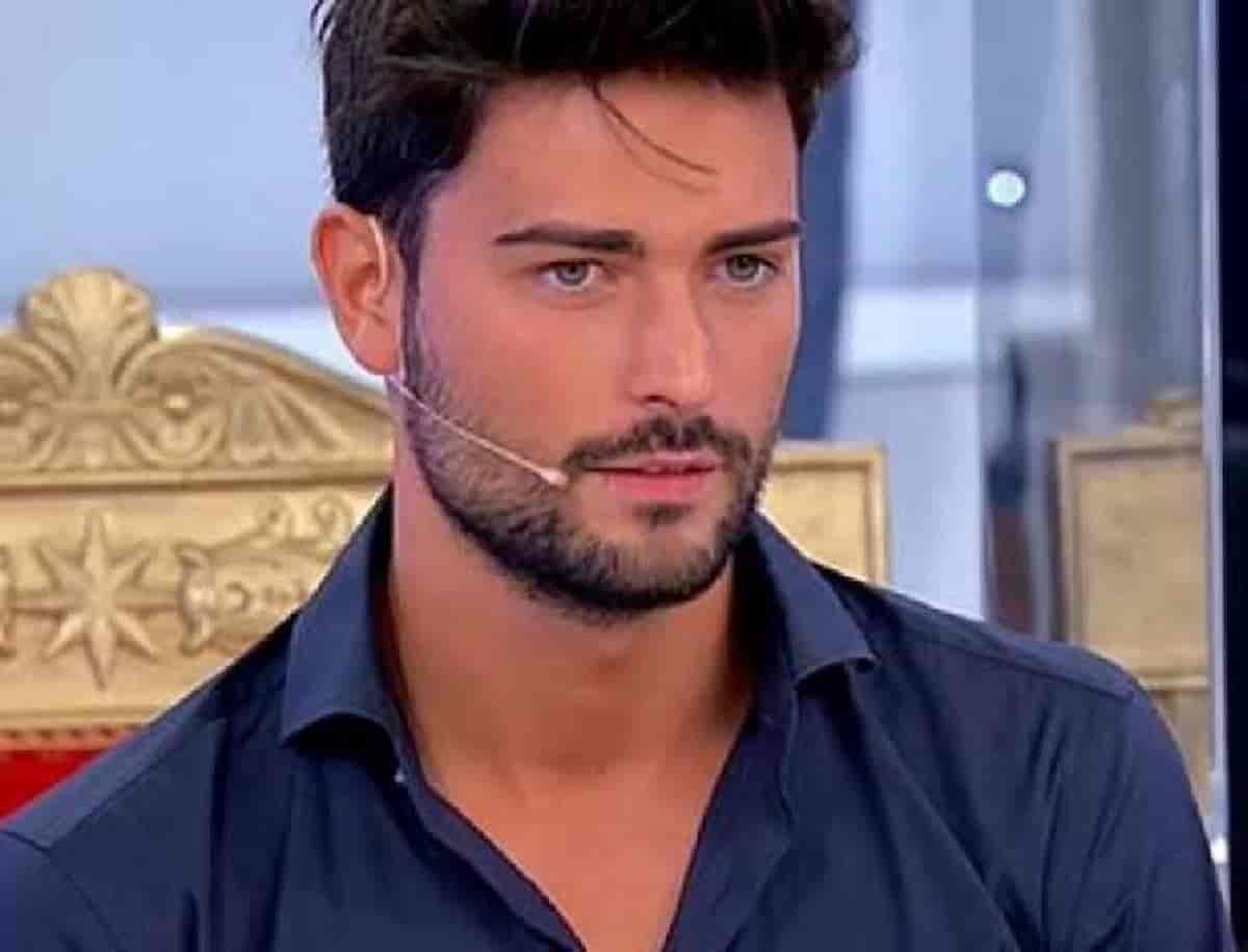 Uomini e Donne, anticipazioni puntata oggi giovedì 4 febbraio: la scelta di Davide tra Chiara e Beatrice