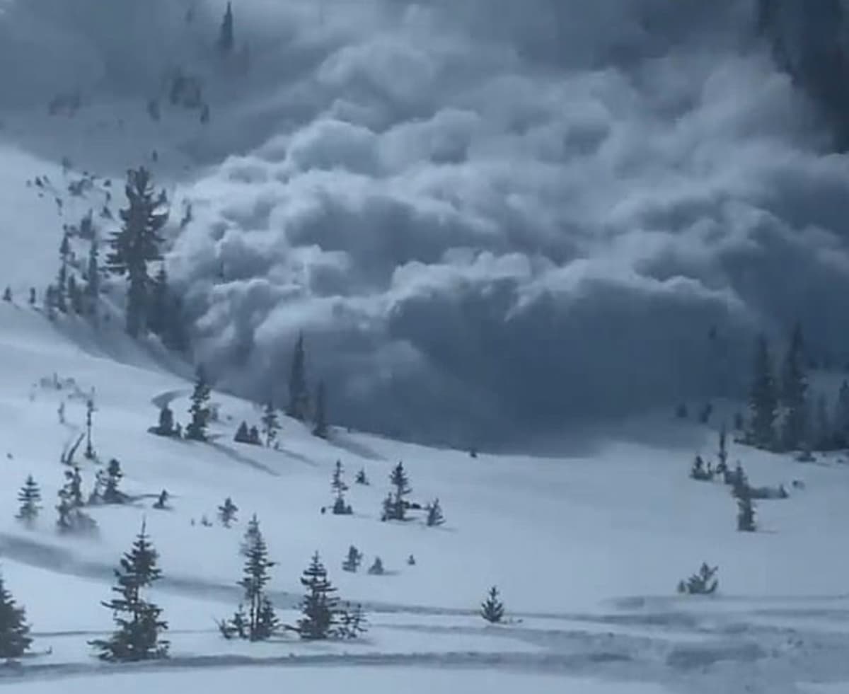 Valanga nello Utah: 4 sciatori morti travolti dalla neve. Il video ripreso sulla pista da sci