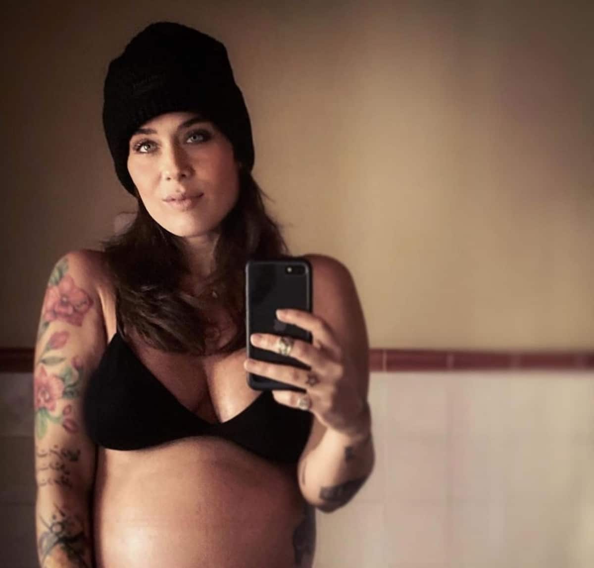 Beppe Grillo diventa nonno, la figlia Valentina Scarnecchia è incinta di due gemelle: "E' contentissimo"