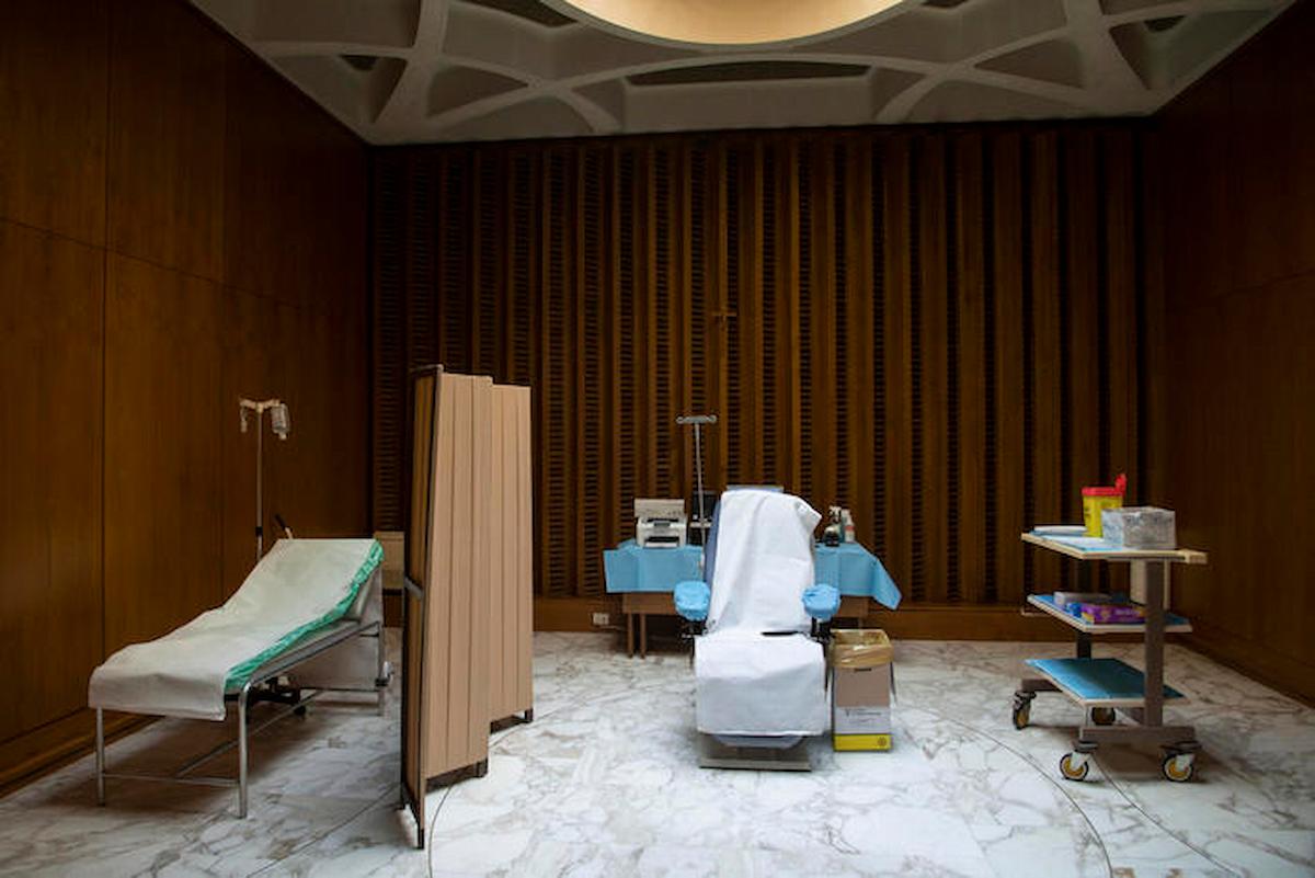 Vaticano contro dipendenti no Vax: chi rifiuta il vaccino rischia demansionamento o licenziamento