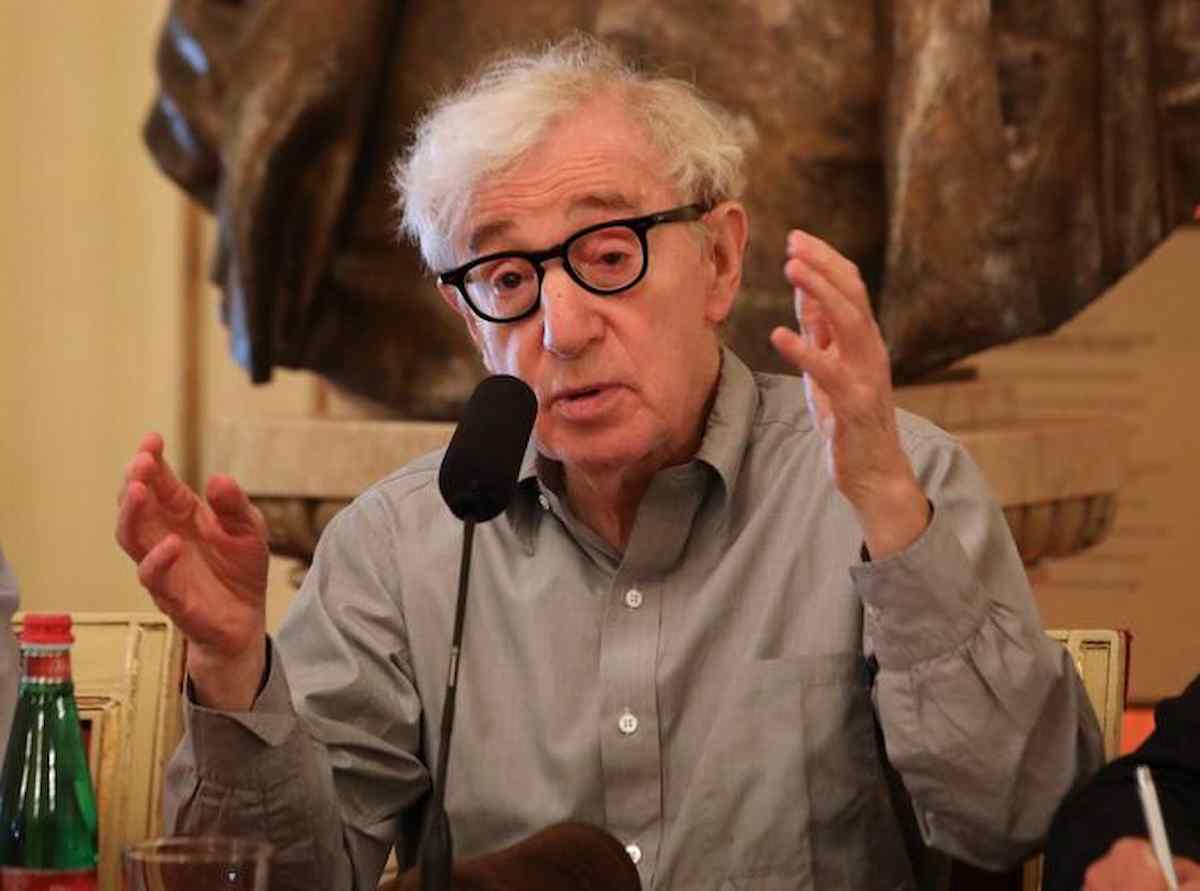 Woody Allen, nuove accuse shock: "La storia con Soon-Yi cominciò quando lei era ancora al liceo"