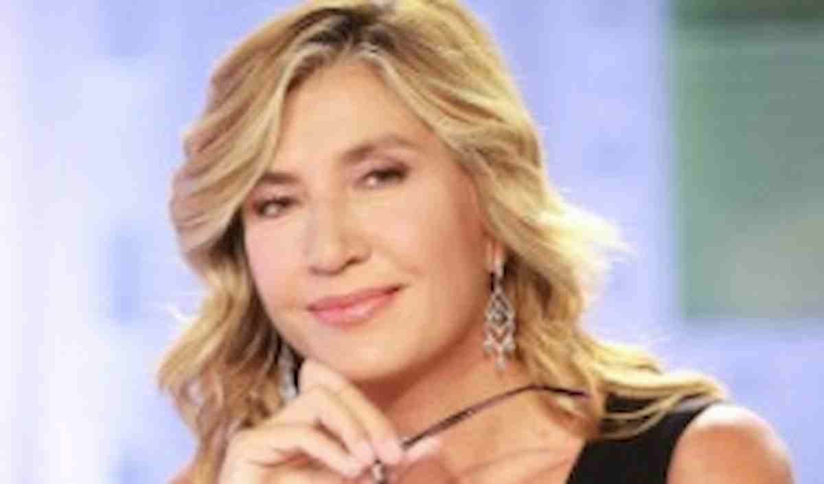 Myrta Merlino durante L'Aria che tira: "Se svengo in diretta tv andate avanti, non mi sento bene", panico studio